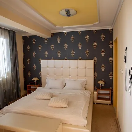 Zornica 3* Kazanłyk